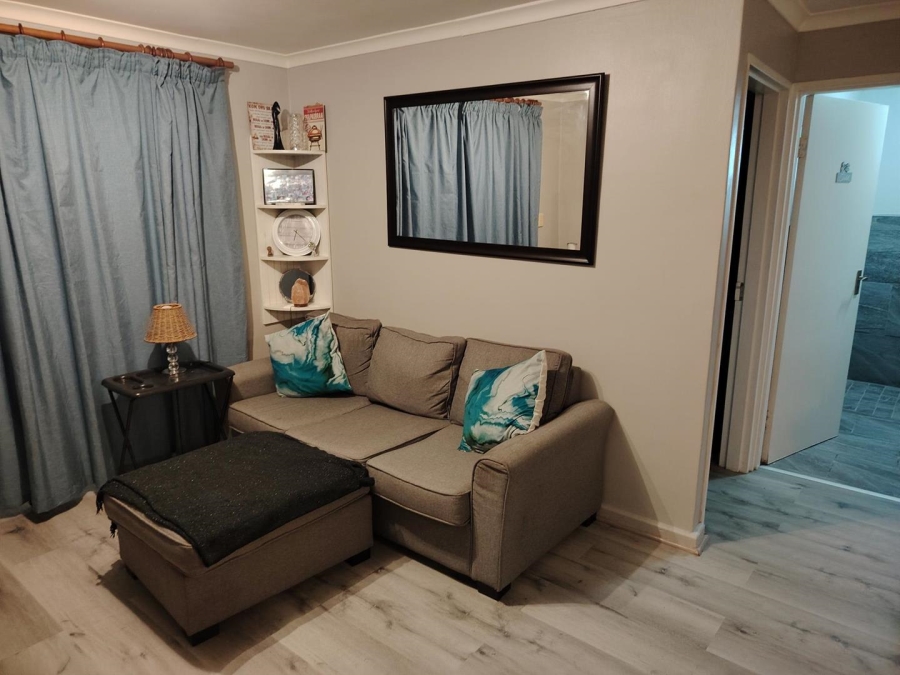 To Let 2 Bedroom Property for Rent in Goodwood Estate Western Cape